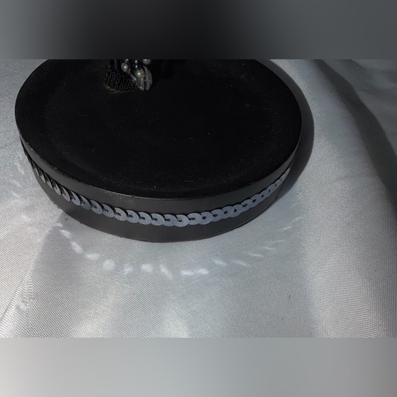 Vintage Gothic Masquerade Mask DecorBlack Wire Scroll Stand – Beaded & Feathered - Picture 8 of 9